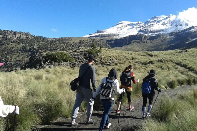 Iztaccihuatl Volcano Hike with an Alpinist - Paso de Cortés: the historic crossing viewpoint break