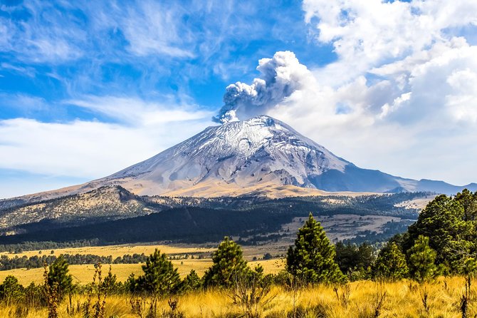 Iztaccihuatl Volcano Hike with an Alpinist - The alpinist guide factor: names you’ll hear and the role they play