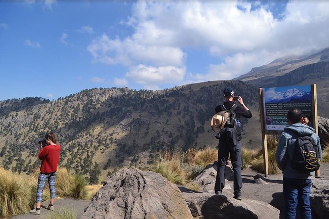 Iztaccihuatl Volcano Hike with an Alpinist - What to wear and bring: the no-equipment reality