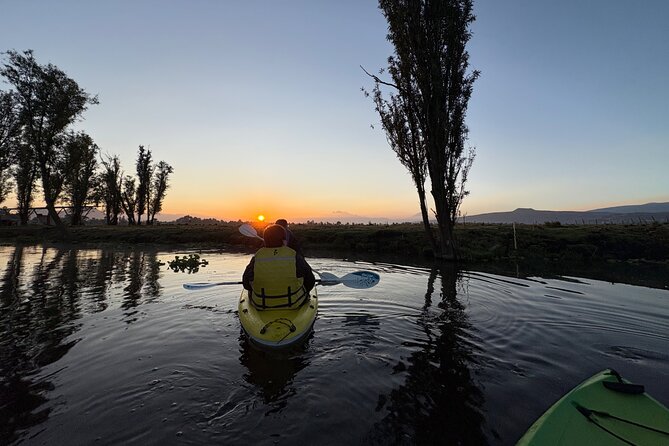 Kayak at sunrise in Xochimilco: agroecological experience - What to pack for a humid, cold sunrise on the water