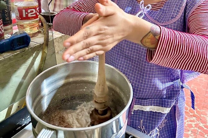 Learn to Cook Mexican Bread - Shaping the bones: the symbolism you can see (and remember)