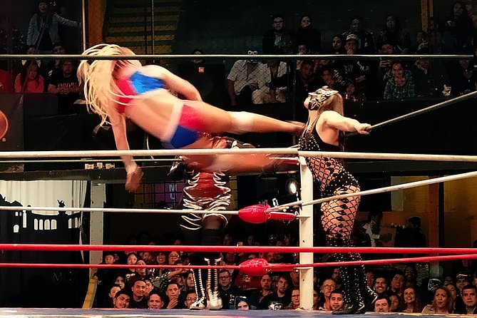 Lucha Libre wrestling show, tacos and beer with artist - Key highlights to know before you go