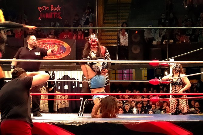Lucha Libre wrestling show, tacos and beer with artist - A CDMX night that starts with tacos and ends in the ring