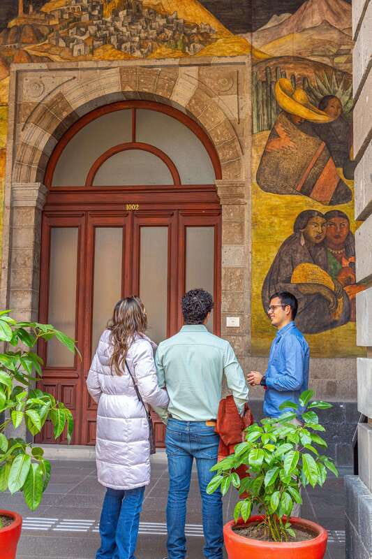 Mexican muralism with a true Art lover - Key points worth your time