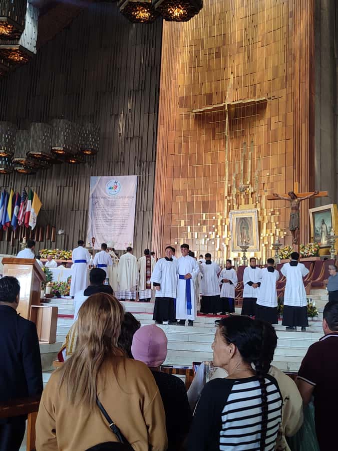 Mexico City: Basilica of Guadalupe Complex Tour - The mantle moment and the La Guadalupana store stop