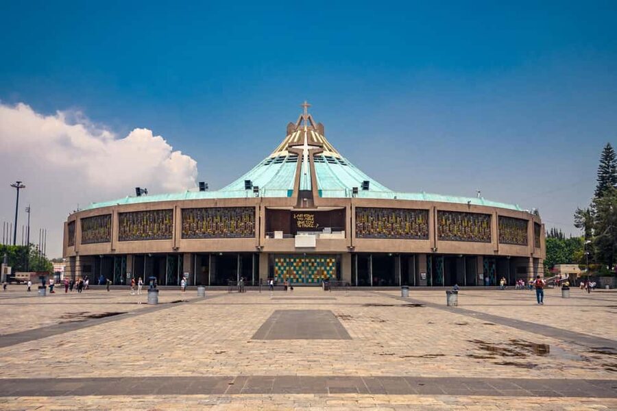 Mexico City: Basilica of Our Lady of Guadalupe Private Tour - Plaza de las Américas to the Old Basilica: Baroque Power and Pilgrim Energy