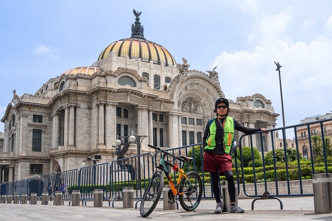 Mexico City Bike Rental - Angel of Independence Area - Safety setup that actually helps in Mexico City traffic