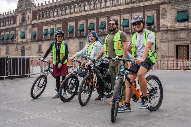 Mexico City Bike Rental - Angel of Independence Area - Private group setup: good for couples, friends, and solo riders