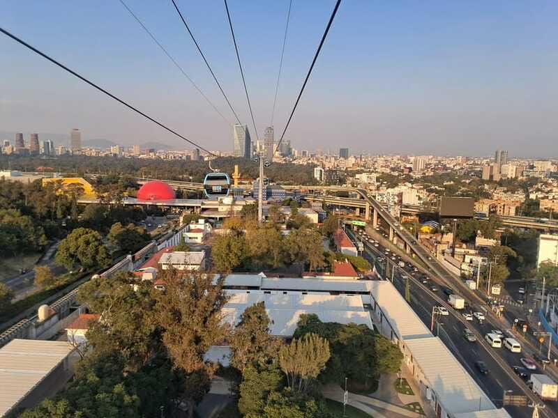Mexico City: cable car tour, cultural sites and typical food - Chapultepec Forest from above: the 21-minute cable car moment