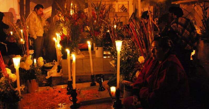 Mexico City: Day of the Dead Tour - Xochimilco at night: trajineras and live mariachi