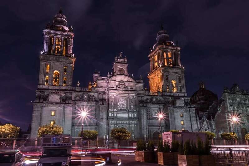 Mexico City: Double Decker Bus Night Tour - Meeting up at Calle Monte de Piedad and getting on board