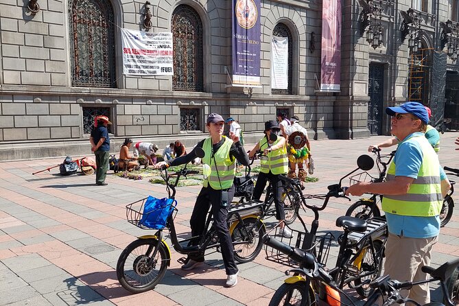 Mexico City E-Bike Tour with a taco and churros stop - El Ángel de la Independencia: the signature stop for photos