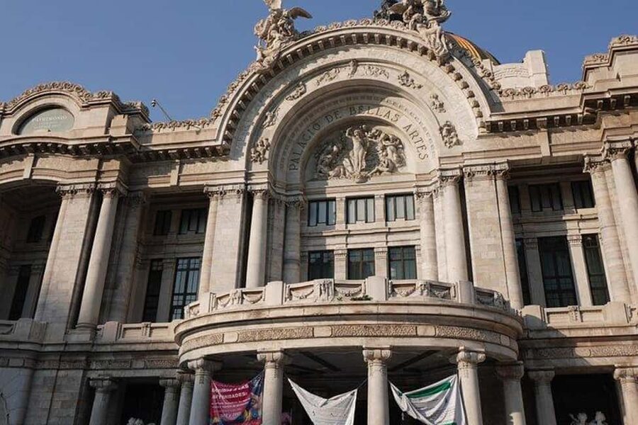 Mexico City: Exclusive Tour of Palacio de Bellas Artes - Palacio de Bellas Artes: A Building That Teaches You How to Look