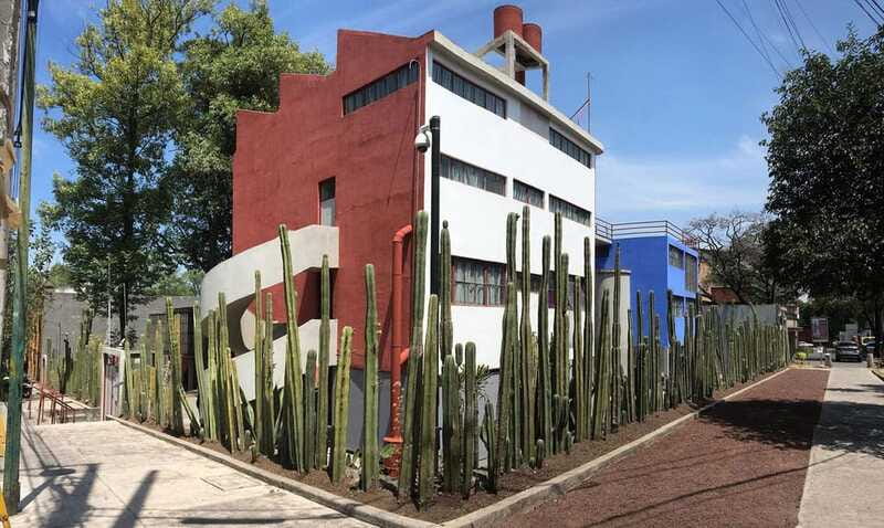 Mexico City: Frida Kahlo-Diego Rivera Studio House Tour - Practical rules and timing tips (like the no chewing gum rule)