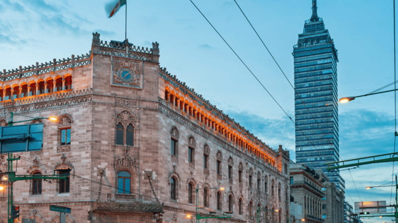 Mexico City: Guided walking tour through the most historic parts of the city. - A 3-Hour Walking Tour That Actually Explains What You See