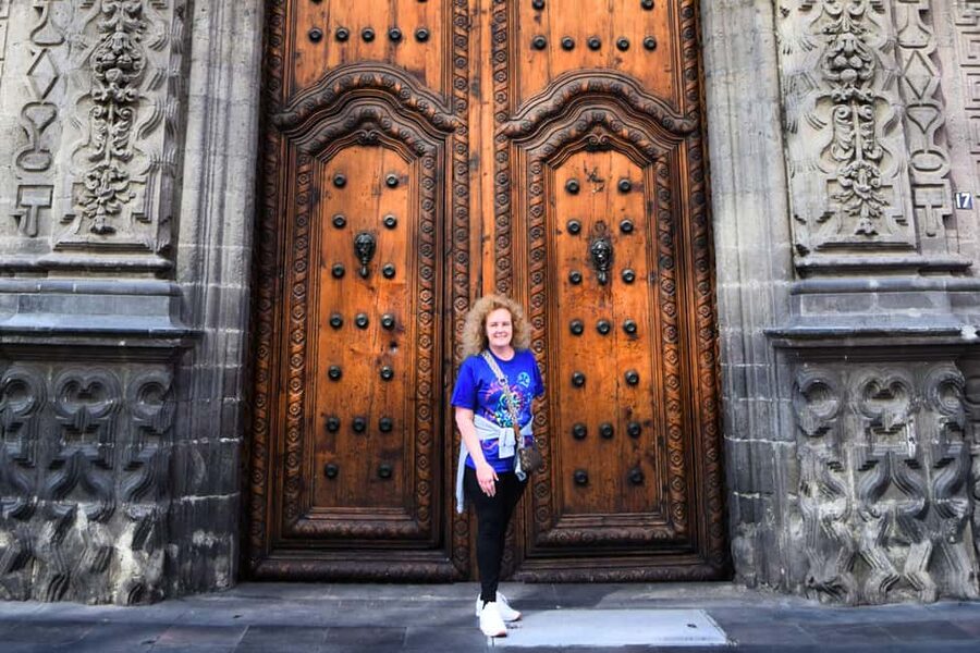 Mexico City: Historic Center Walking Tour and Bellas Artes - Palace of Iturbide: exhibitions in a building that carries its own story