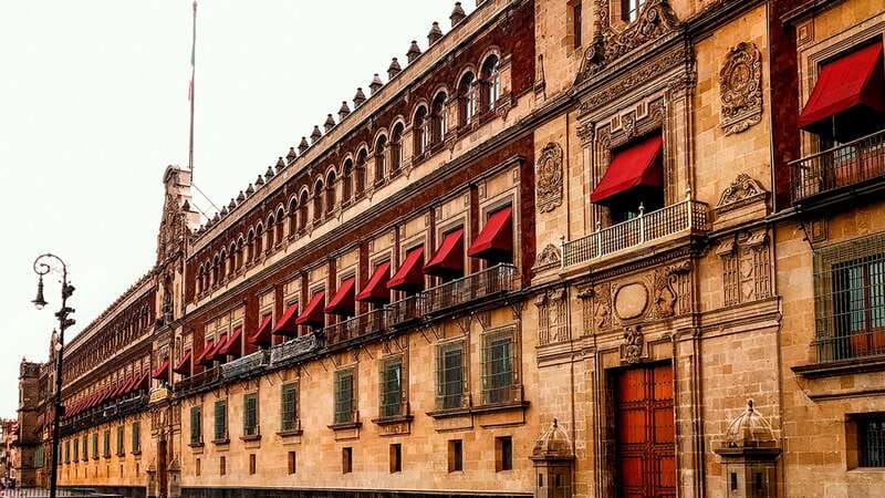 Mexico City: Historic Downtown Walking Tour - Going inside the Metropolitan Cathedral: why size and style matter