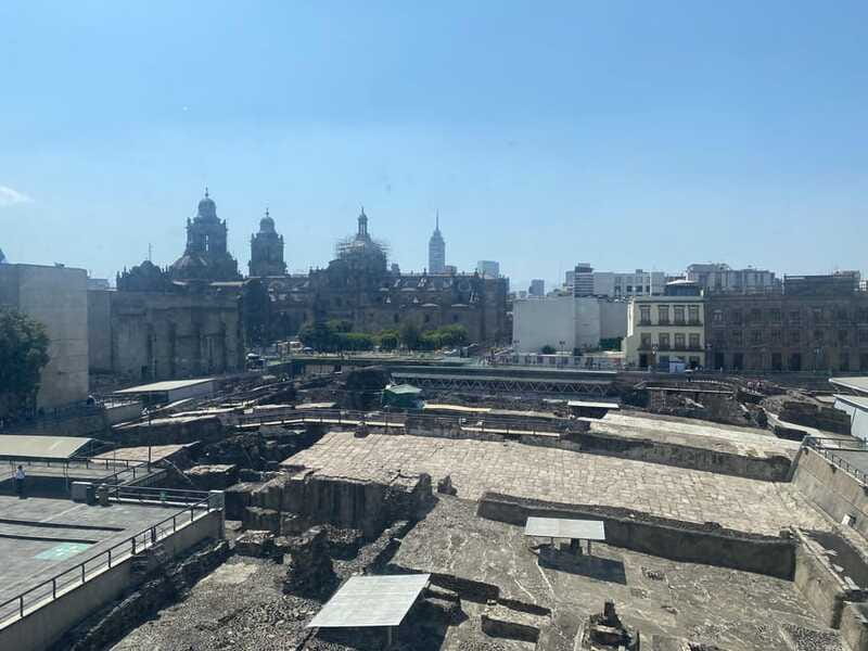 Mexico City: Historical walking tour of Tenochtitlan - Casa de los Azulejos: tilework outside, Orozco inside