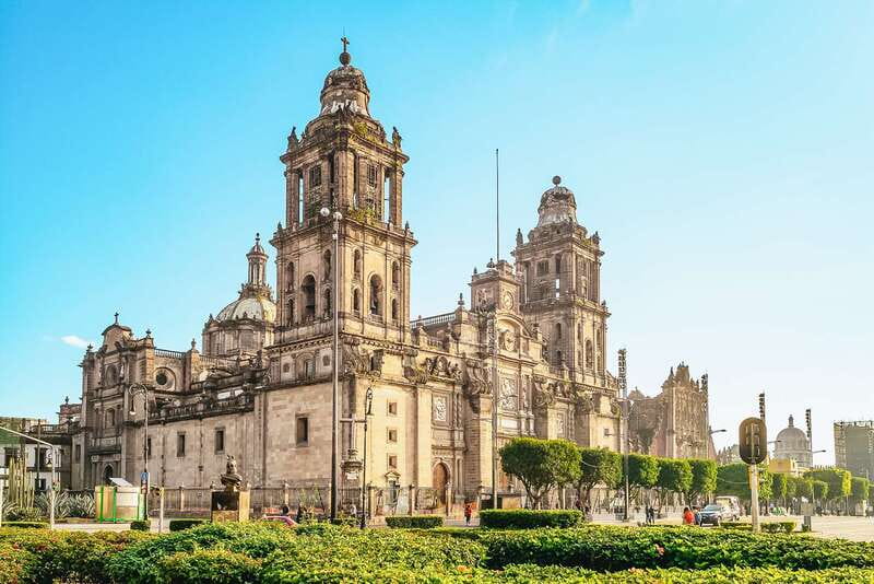 Mexico City: Hop-on Hop-off Bus Tour - Basilica Route: Garibaldi to Guadalupe and a Colonial-Corner Stop