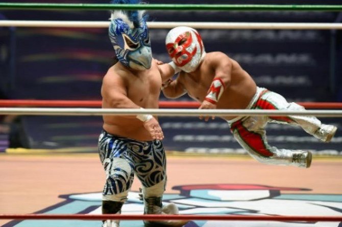Mexico City: Lucha Libre wrestling show tickets - Arena México pickup: stress-free starts matter