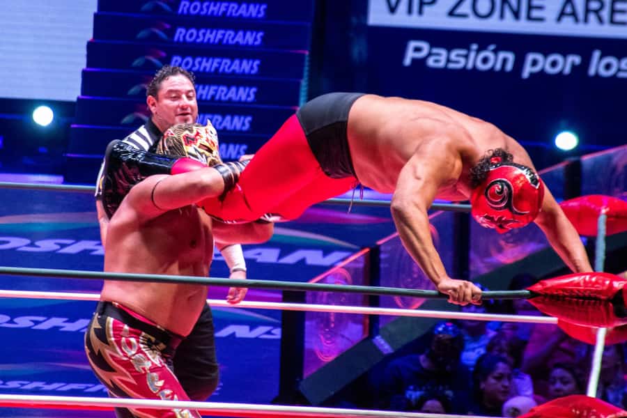 Mexico City: Mexican Lucha Libre Experience & Mezcal Tasting - The Historic Center Walk: Street Life, Wrestling Shops, and Quick Bites