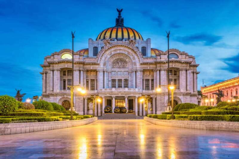 Mexico City Must-see Buildings & Palaces - Palacio de Correos de México: When Architectural Styles Fight It Out