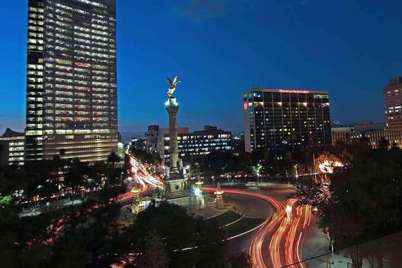 Mexico City: Night City Tour in a Double Decker Bus - The First Stretch: Zócalo Area Views Before You Hit Reforma