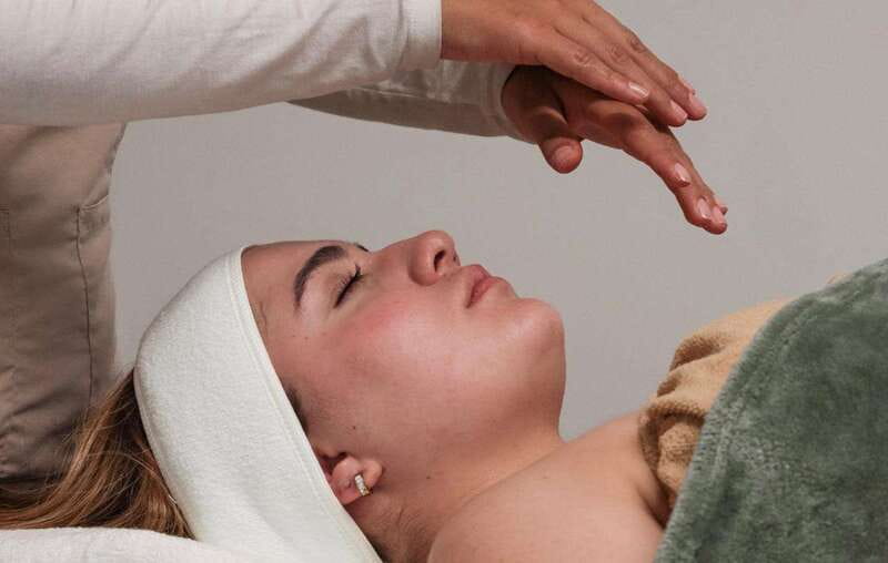 Mexico City: Relaxing or Decontracting Massage Experience - Inside Palma Laser & Spa: check-in, paperwork, and your comfort setup