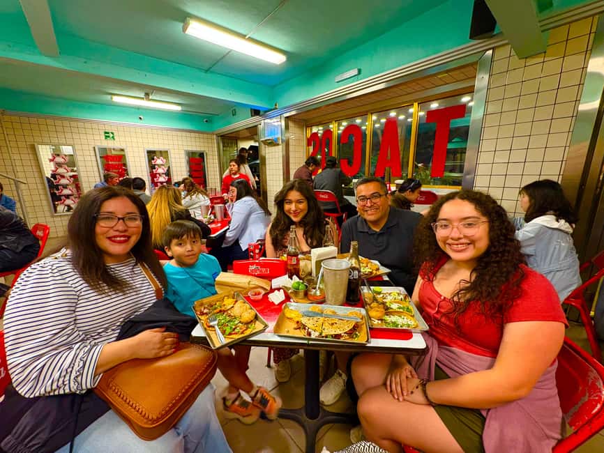 Mexico City: Roma and Condesa Neighborhoods Walking Tour - Río de Janeiro Plaza: finishing with energy and places to return to