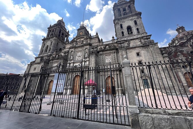 Mexico city's private tour in downtown (with transport) - Catedral Metropolitana: inside the cathedral that sits on layers