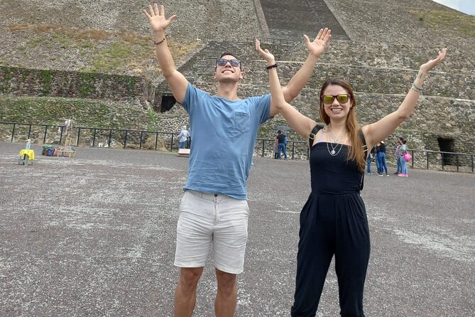 Mexico City : Teotihuacan Pyramids - El Quetzal Artesanias: Obsidian Explanation and a Tasting Stop