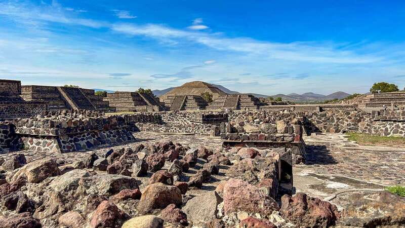 Mexico City: Teotihuacan Pyramids Early Access Guided Tour - Feathered Serpent carvings and the Quetzalpapalotl Palace