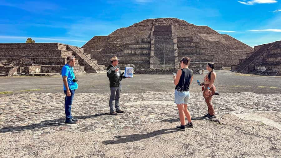 Mexico City: Teotihuacan, Tlatelolco & Guadalupe Shrine Tour - Why Teotihuacan, Tlatelolco, and Guadalupe work as a 9-hour package