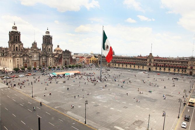 Mexico City Tour Bilingual Tour - Stop 2 and 3: Zócalo and the Metropolitan Cathedral Complex