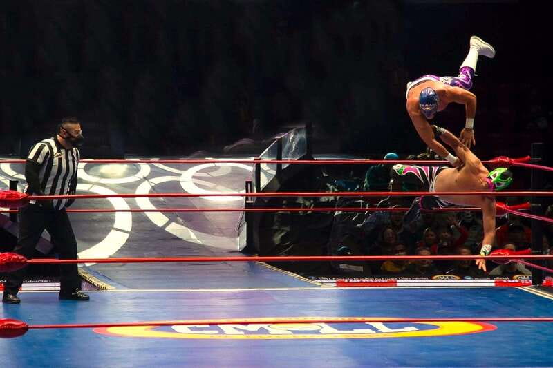 Mexico City: Turiluchas Amazing Wrestling Show - On the Bus: a Short Conversation That Adds Context