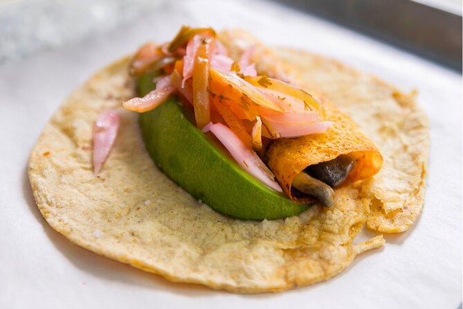 Michelin Taco Bike Tour: Roma Norte & Condesa /All-Inclusive. - Bikes, helmets, and the guides who keep you steady