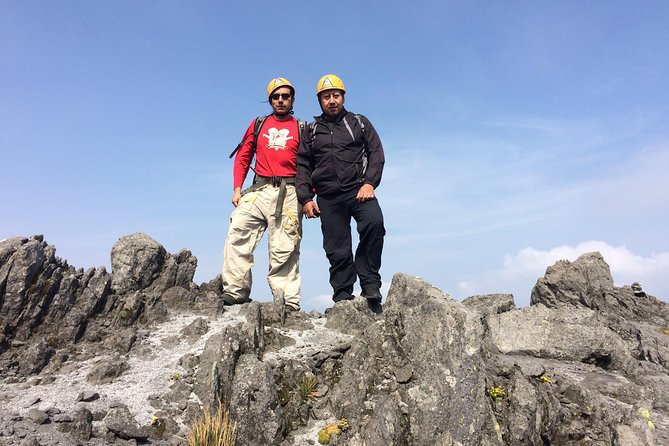 Mountaineering to the Nevado de Toluca (altitude 4680m) - The crater route: lakes, rim views, and the final scramble
