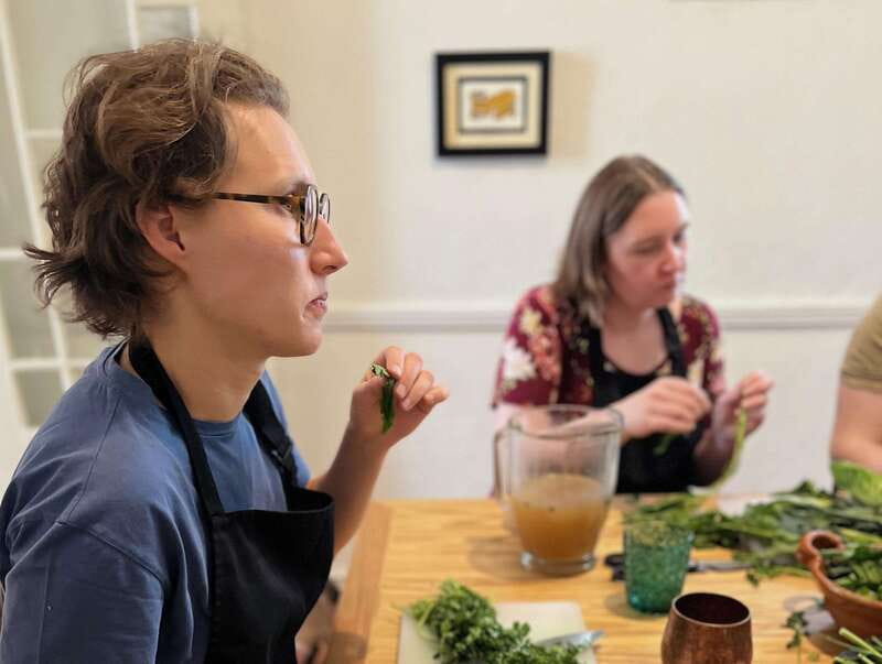 Muchos moles: Multi-variety mole cooking class and feast - Making manchamanteles: the pineapple-plantain sweetness shift