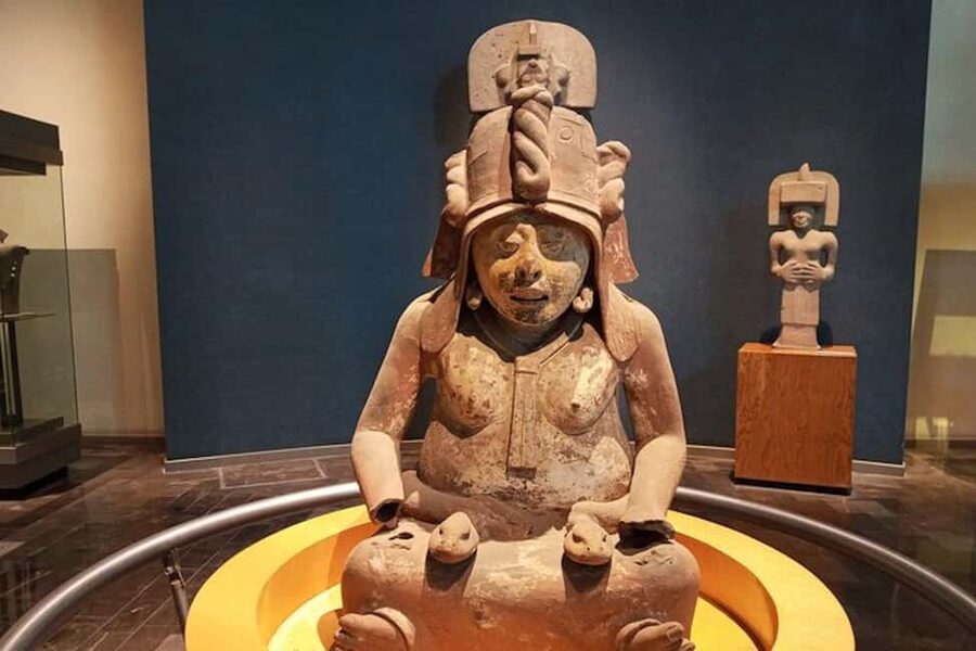 National Museum of Anthropology: a journey into Mexico's past - English lang. - The Umbrella: why objects include meaning beyond decoration
