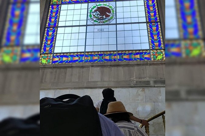 Private and Guided Tour to Chapultepec Castle with Transportation - The climb to Chapultepec Castle: the 530-meter ramp and the monuments along the way