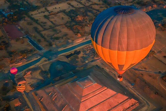 Private Balloon and Teotihuacán Experience - The 45-minute hot air balloon ride near Teotihuacán at dawn