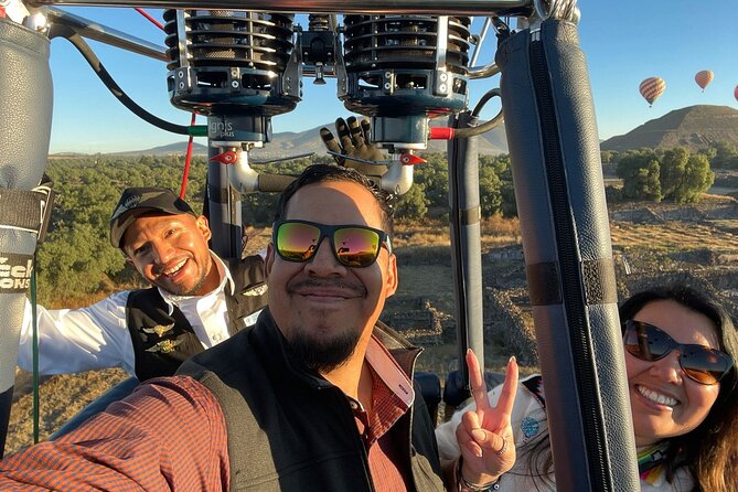 Private Balloon Flight over Teotihuacan plus Breakfast and Entry - Sunrise balloon over Teotihuacán: what it feels like in real time
