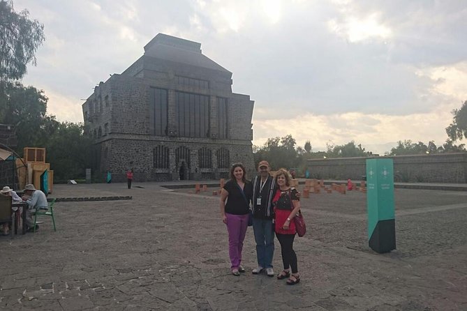 Private Combo 2 days: Teotihuacan+Basilica+Tlatelolco+Xochimilco+Frida+Coyoacan - Coyoacán and the Frida + Diego art choice