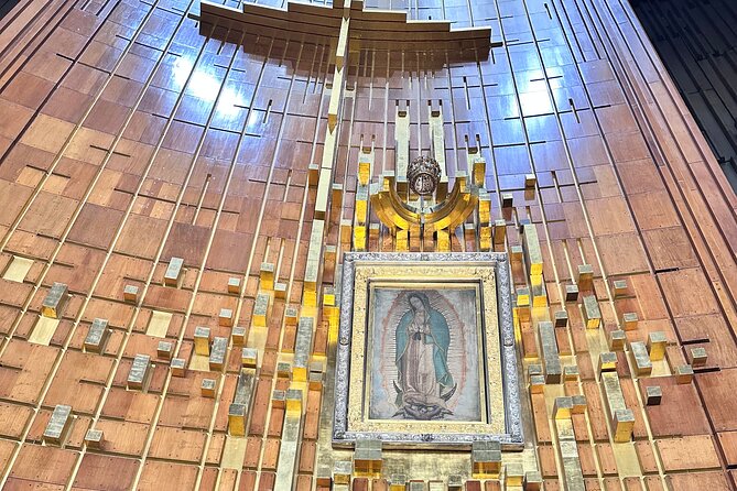 Private experience to the Basilica of Guadeloupe with transportation - Inside the complex: New Basilica, first basilica, and the Guadalupano explanation