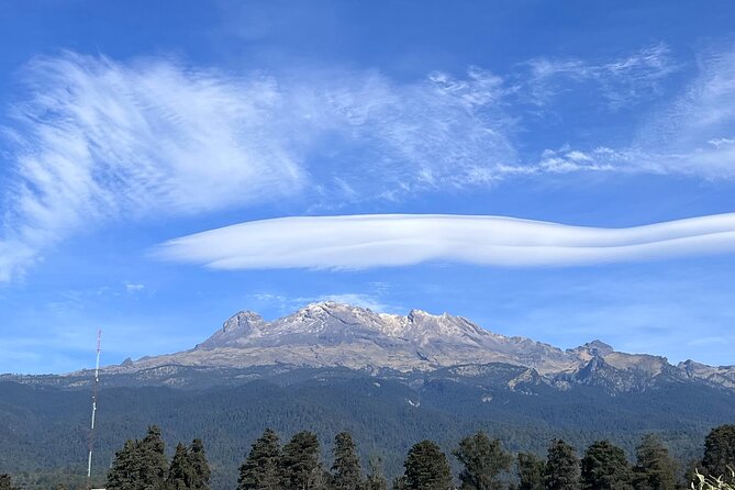 Private Hike next to volcano at 14800 ft. from Mexico city - 7:00 AM pickup and the drive to Paso de Cortés (about 3,700 m)