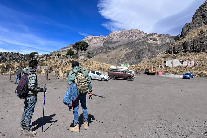 Private Hike next to volcano at 14800 ft. from Mexico city - From La Joya parking to the portillos: your 5 km hike with altitude stops