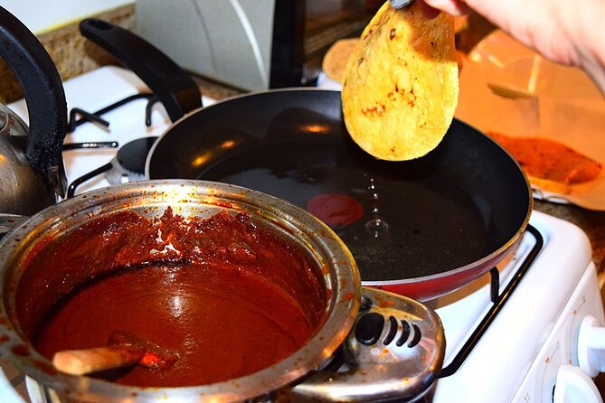 Private Home Cooking Experience in Mexico City with Alex and Ale - How the lesson actually flows: prep, cooking, and getting your hands moving
