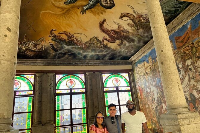 PRIVATE Tour Chapultepec Castle - Your guide’s role: why Jorge’s style changes the whole visit