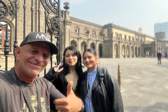 Private Tour Chapultepec Forest Castle Historical Chronology - Finding the meeting point: Puerta de los Leones is your anchor