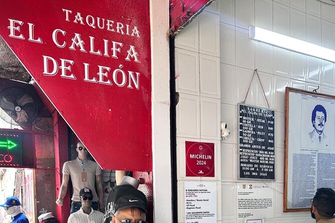 Private Tour: Lucha Libre + Tacos Michelin + Transportation - Stop 2: El Califa de León tacos for a real baseline
